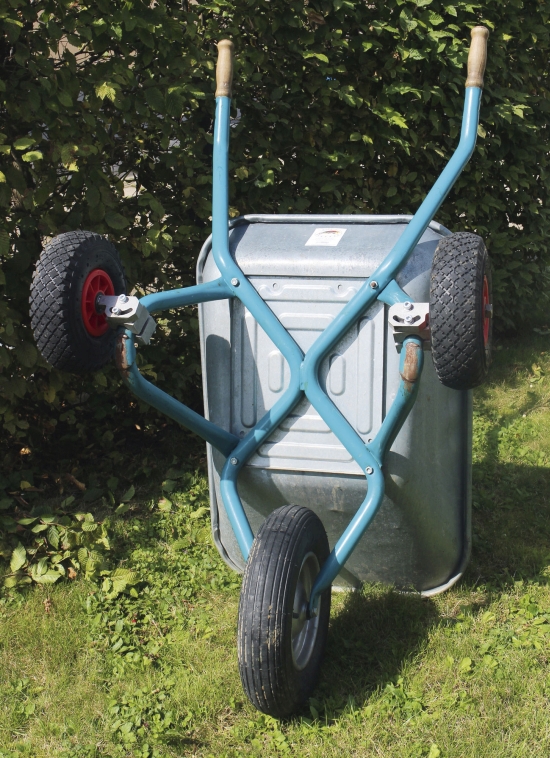 Stabilising wheels for wheelbarrow, 2 pcs 85652_mood01_29396+5.jpg